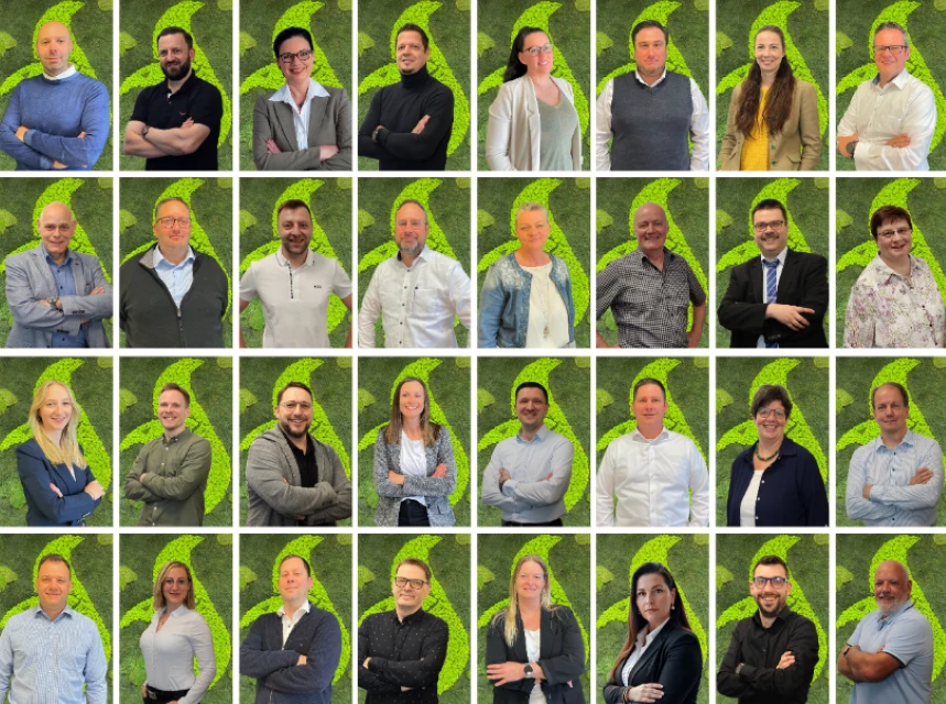 Unser Team Collage einer Gruppe lächelnder Menschen