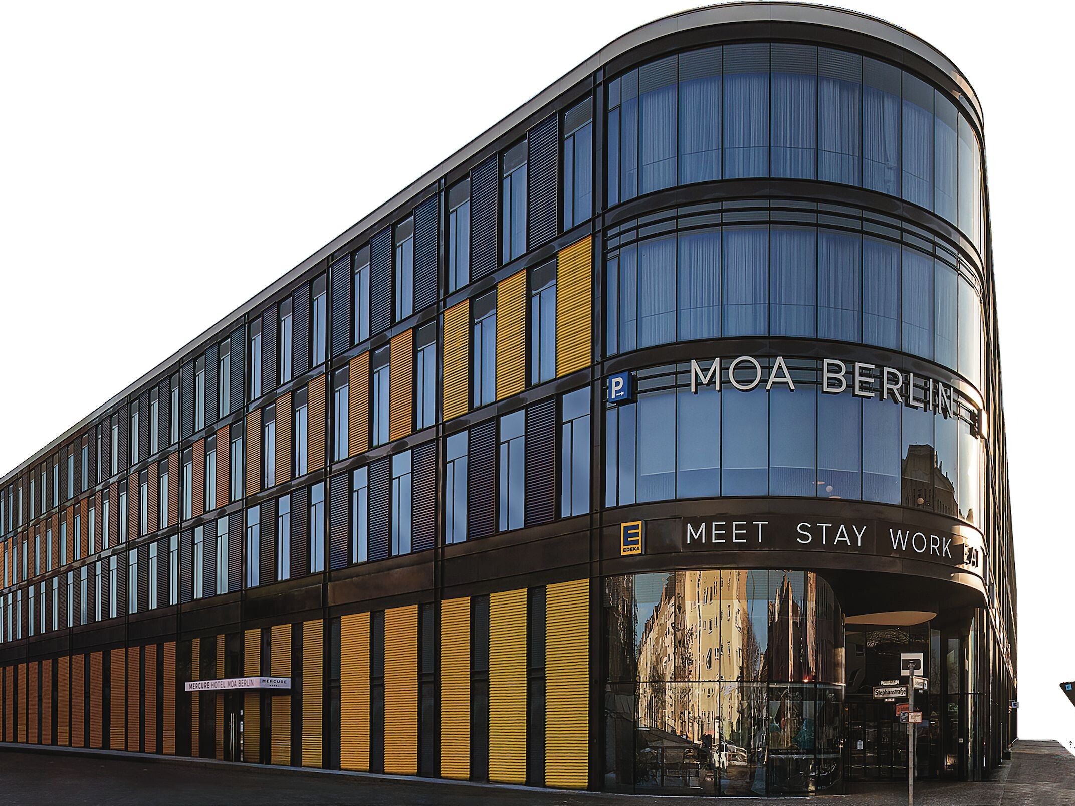 Hotel MOA Berlin Gebäude mit Glasfenstern